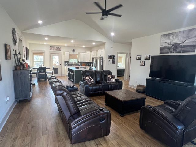 196 Blackjack Road, Greenbrier, AR 72058