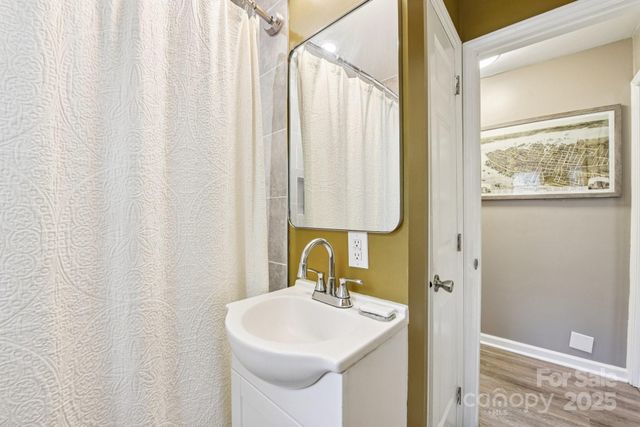 162 N Smallwood Place, Charlotte, NC 28216