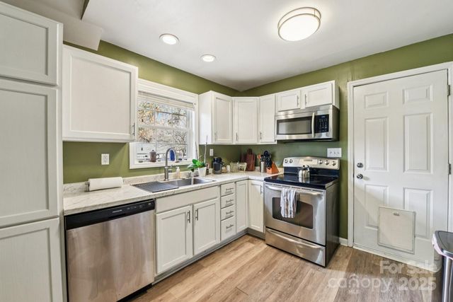 162 N Smallwood Place, Charlotte, NC 28216