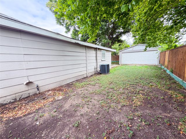 936 E Cantey Street, Fort Worth, TX 76104