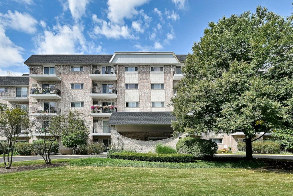 1000 S Lorraine Road 212, Wheaton, IL 60189 — exterior