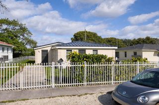 1827 NW 74th Ter, Miami, FL 33147