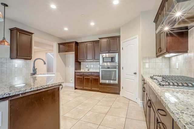 1345 N Kaweah Avenue, Clovis, CA 93619