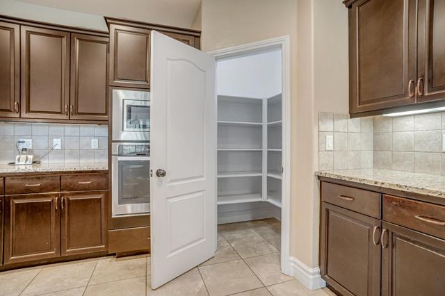 1345 N Kaweah Avenue, Clovis, CA 93619