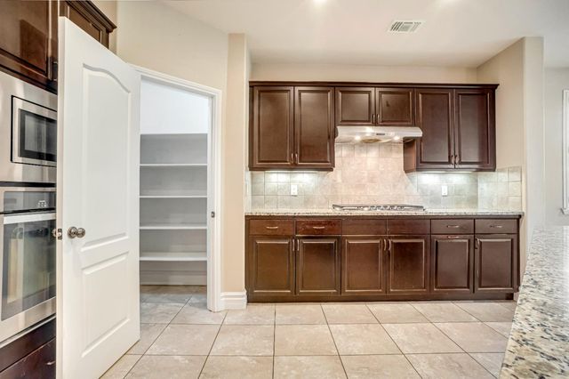 1345 N Kaweah Avenue, Clovis, CA 93619