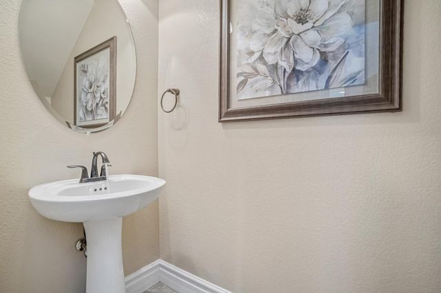 1345 N Kaweah Avenue, Clovis, CA 93619