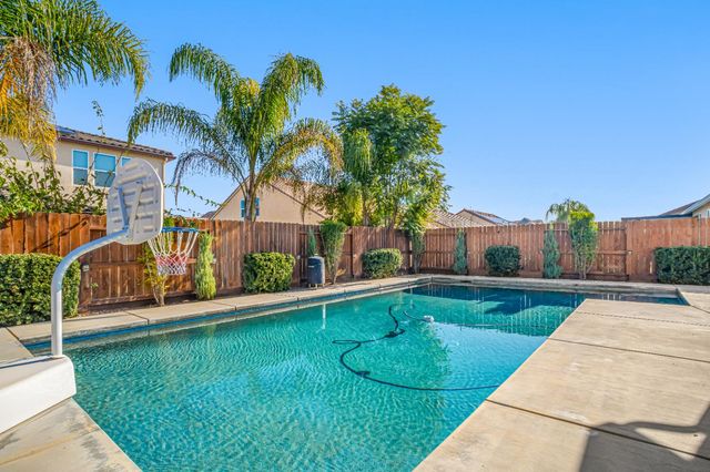 1345 N Kaweah Avenue, Clovis, CA 93619