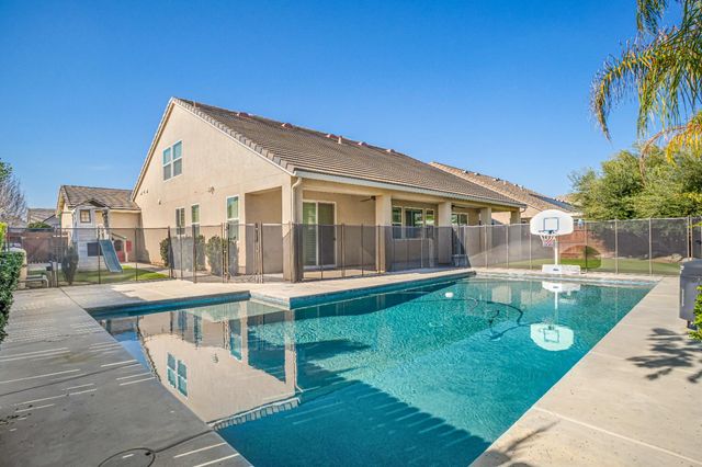 1345 N Kaweah Avenue, Clovis, CA 93619