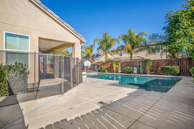 1345 N Kaweah Avenue, Clovis, CA 93619