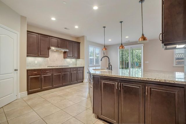 1345 N Kaweah Avenue, Clovis, CA 93619