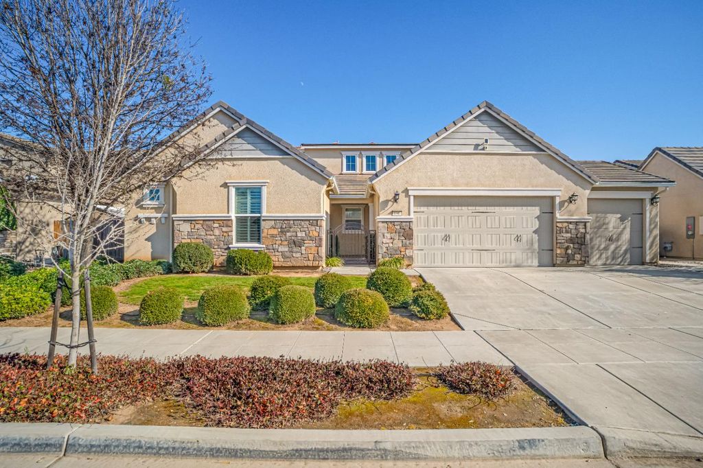 1345 N Kaweah Avenue, Clovis, CA 93619