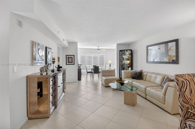 12540 Majesty Cir 303, Boynton Beach, FL 33437