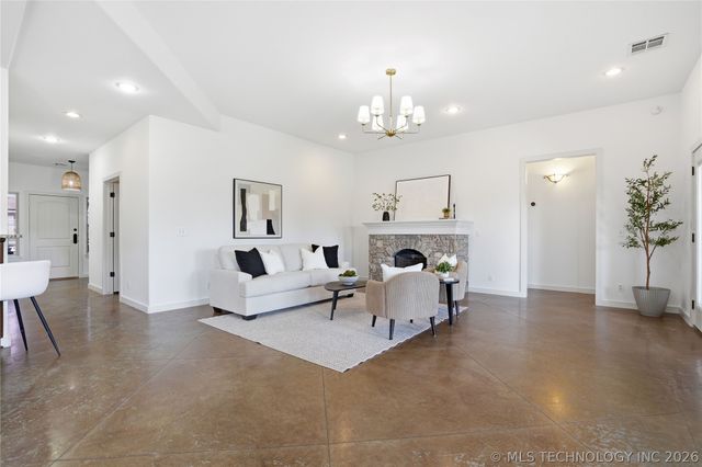 2413 W 109th Street S, Jenks, OK 74037