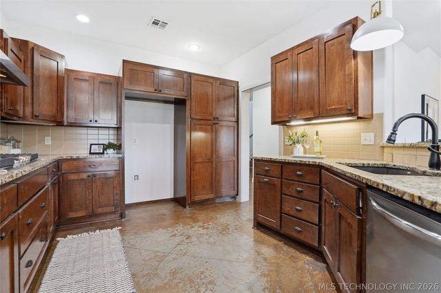 2413 W 109th Street S, Jenks, OK 74037