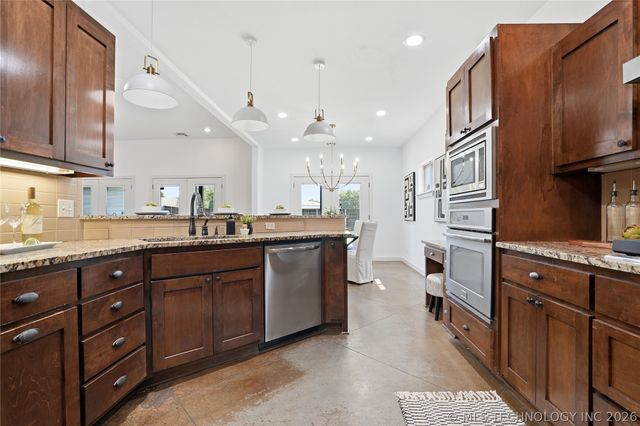 2413 W 109th Street S, Jenks, OK 74037