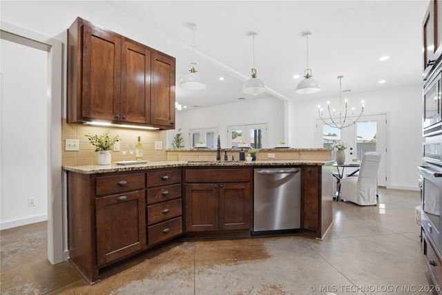2413 W 109th Street S, Jenks, OK 74037
