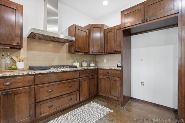 2413 W 109th Street S, Jenks, OK 74037