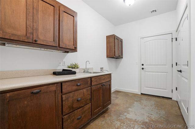 2413 W 109th Street S, Jenks, OK 74037