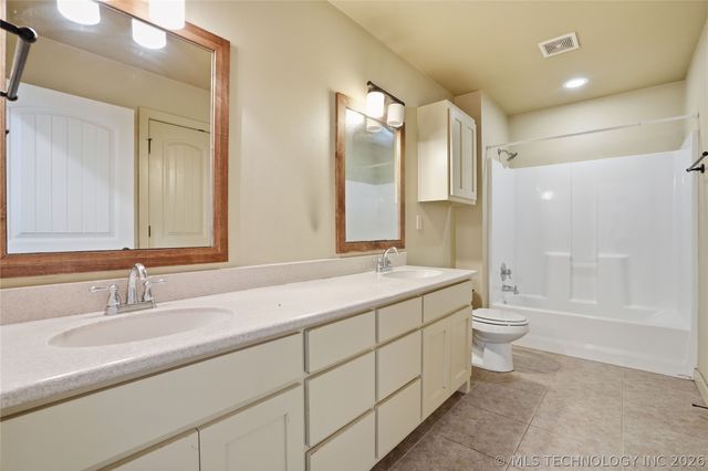 2413 W 109th Street S, Jenks, OK 74037