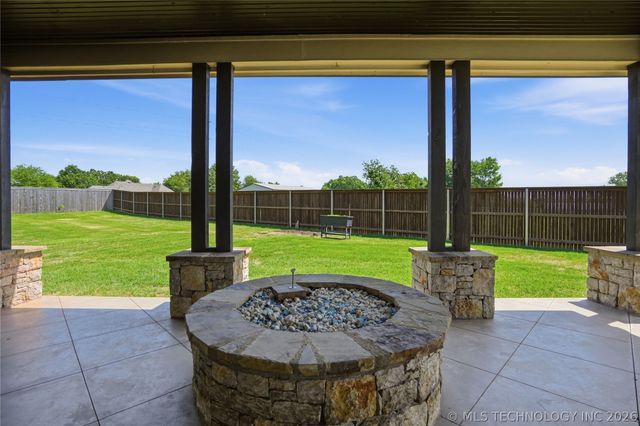 2413 W 109th Street S, Jenks, OK 74037