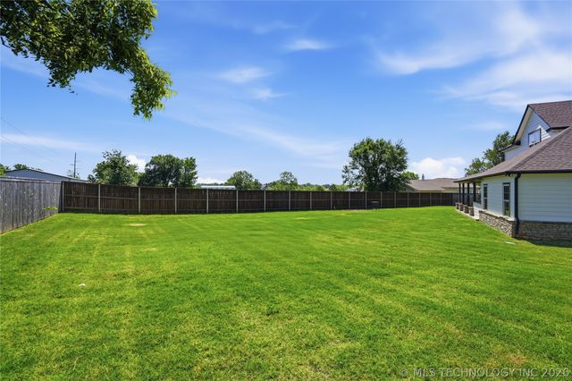 2413 W 109th Street S, Jenks, OK 74037