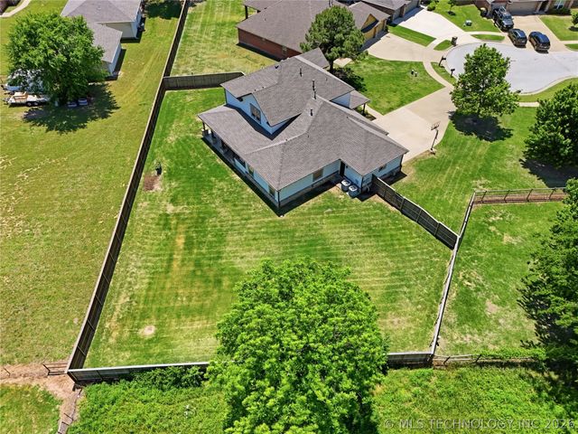 2413 W 109th Street S, Jenks, OK 74037