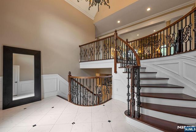 18 Berkshire Place, Englewood Cliffs, NJ 07632
