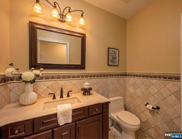 18 Berkshire Place, Englewood Cliffs, NJ 07632