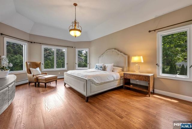 18 Berkshire Place, Englewood Cliffs, NJ 07632