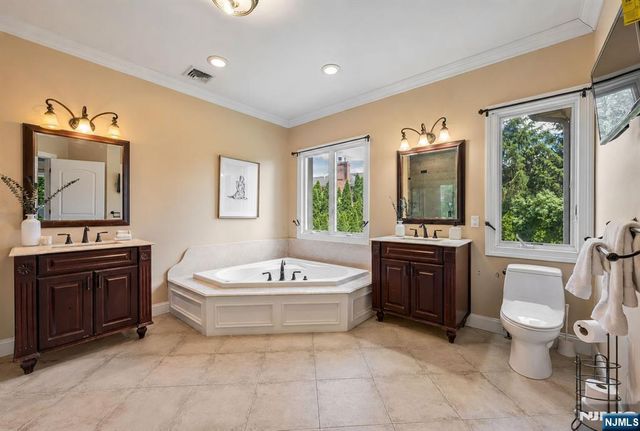 18 Berkshire Place, Englewood Cliffs, NJ 07632