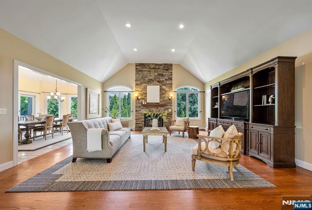 18 Berkshire Place, Englewood Cliffs, NJ 07632