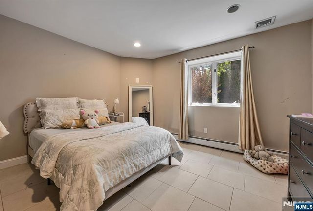 18 Berkshire Place, Englewood Cliffs, NJ 07632