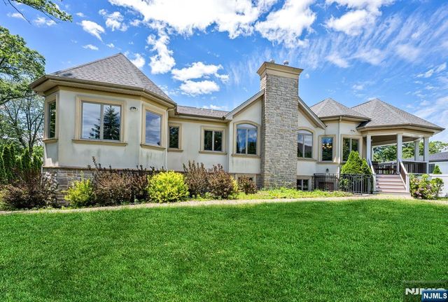 18 Berkshire Place, Englewood Cliffs, NJ 07632