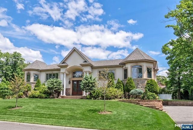 18 Berkshire Place, Englewood Cliffs, NJ 07632