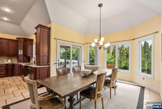 18 Berkshire Place, Englewood Cliffs, NJ 07632