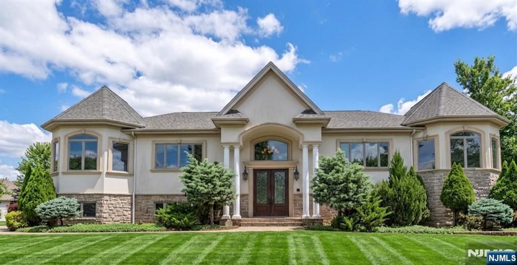 18 Berkshire Place, Englewood Cliffs, NJ 07632