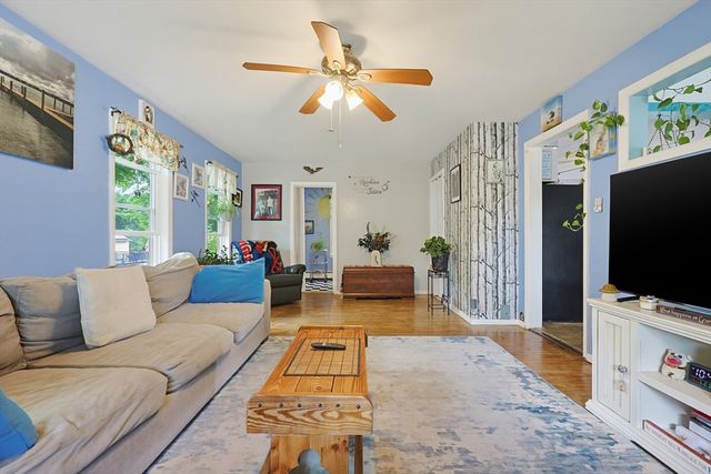 36 Laurier St, Worcester, MA 01603