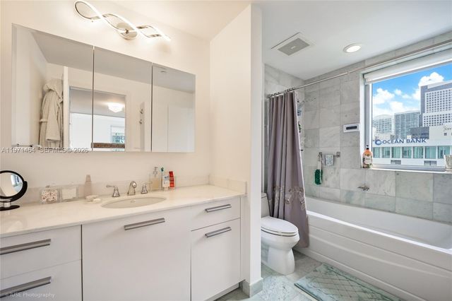 1060 Brickell Ave 1003, Miami, FL 33131