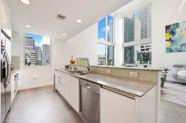 1060 Brickell Ave 1003, Miami, FL 33131