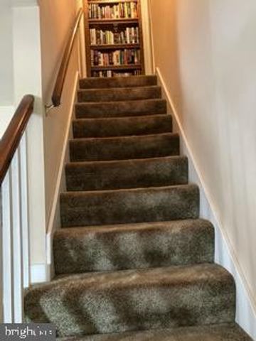 1615 BUTTERCUP RD, Lancaster, PA 17602