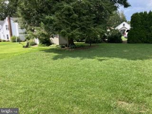 1615 BUTTERCUP RD, Lancaster, PA 17602