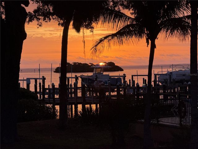 144 BANYAN BAY DRIVE, St Petersburg, FL 33705