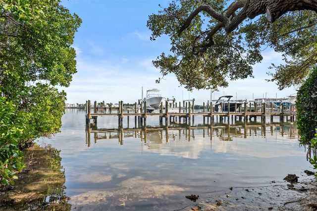 144 BANYAN BAY DRIVE, St Petersburg, FL 33705