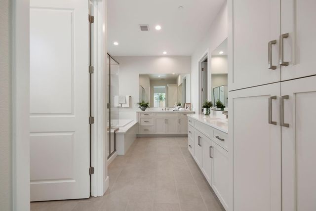 2920 La Jolla Way, Lodi, CA 95242