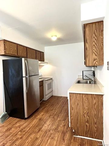 30446 Utica Road 4, Roseville, MI 48066
