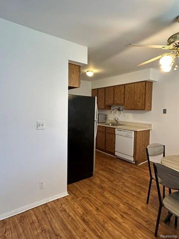 30446 Utica Road 4, Roseville, MI 48066