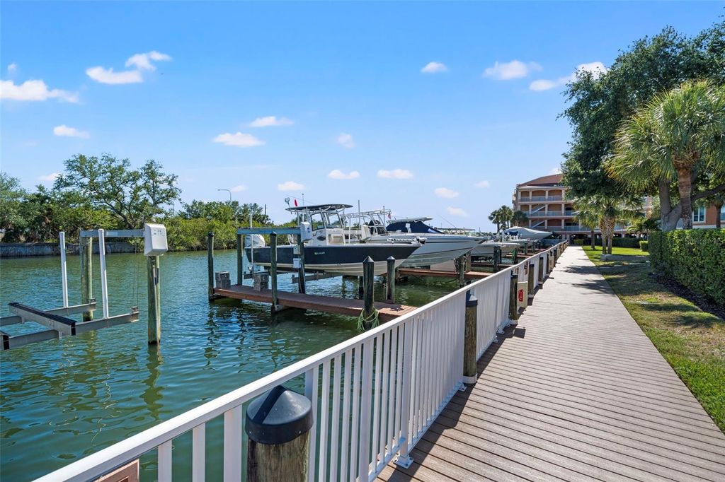 Image 48 of property listing at 5000 CULBREATH KEY WAY 1-107, Tampa, FL 33611