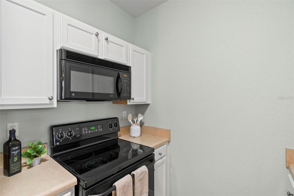 Image 10 of property listing at 5000 CULBREATH KEY WAY 1-107, Tampa, FL 33611