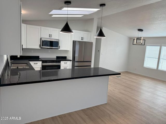 2233 E BEHREND Drive 29, Phoenix, AZ 85024