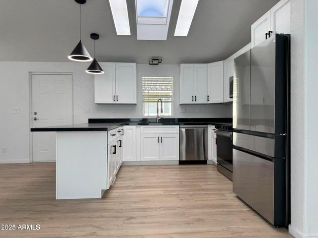 2233 E BEHREND Drive 29, Phoenix, AZ 85024